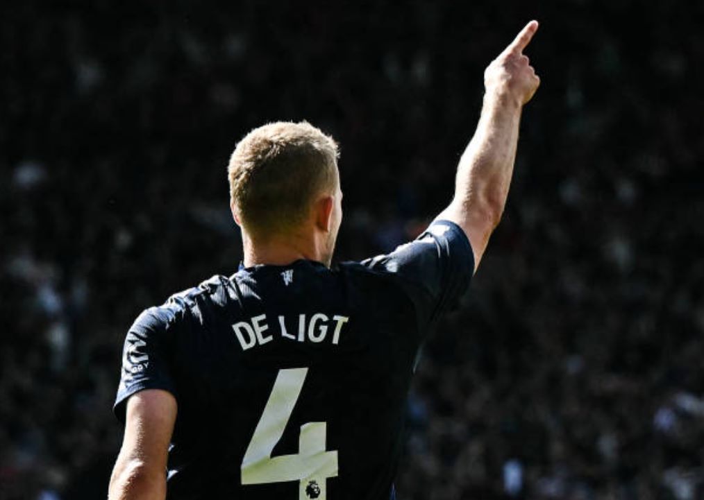 De Ligt thể hiện sự vui mừng sau trận thắng Southampton.